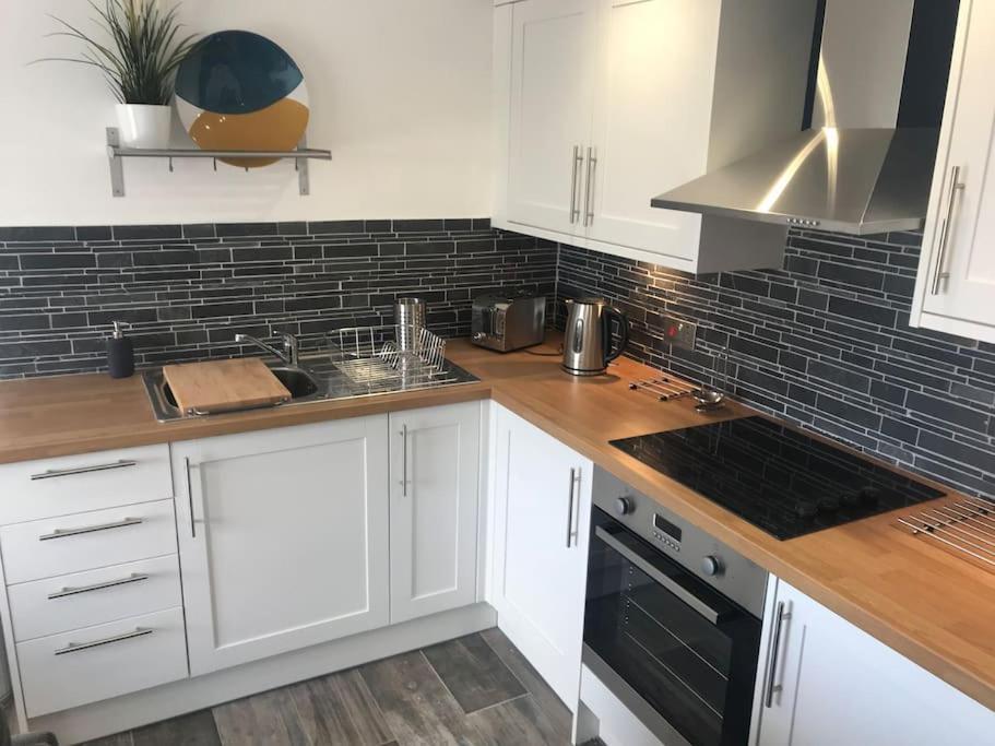 Oystermouth Mumbles - Modern Apartment With Panoramic Sea Views מראה חיצוני תמונה