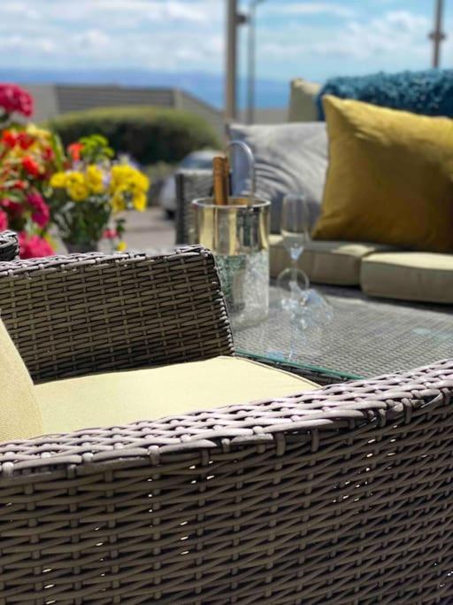 Oystermouth Mumbles - Modern Apartment With Panoramic Sea Views מראה חיצוני תמונה