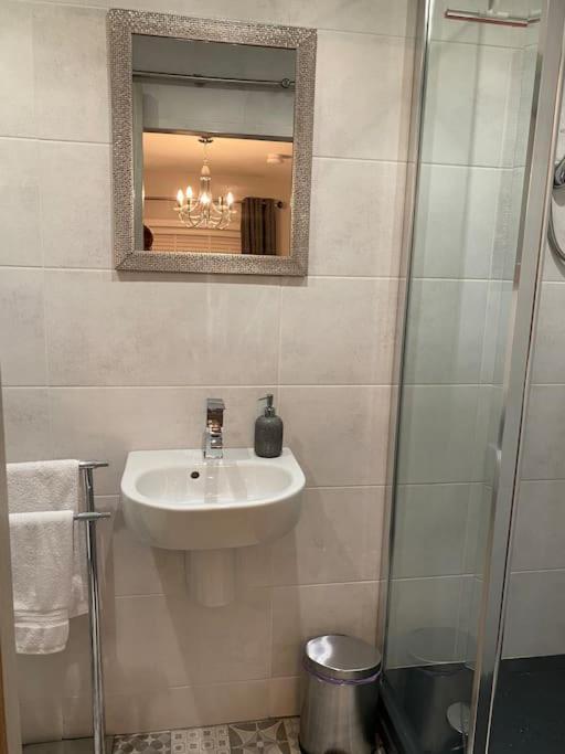 Oystermouth Mumbles - Modern Apartment With Panoramic Sea Views מראה חיצוני תמונה